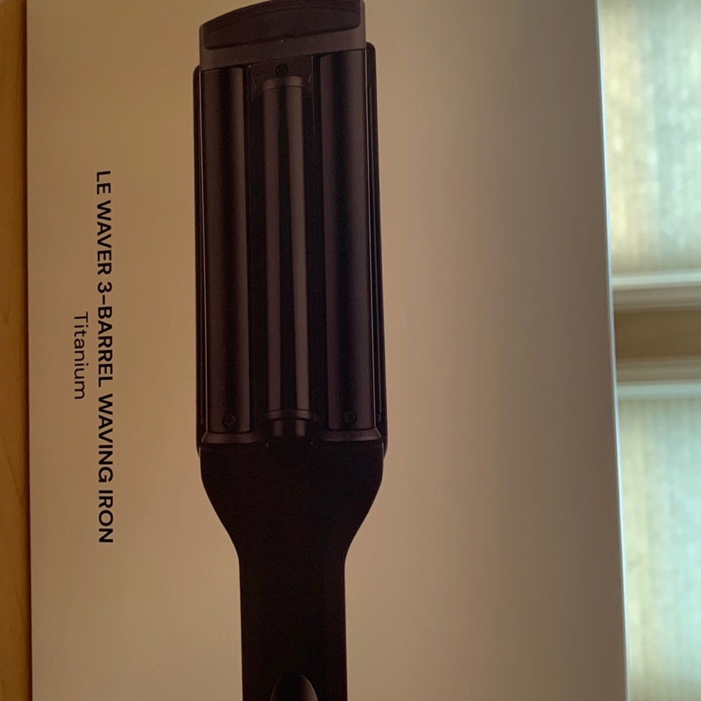 L’ange Le Waver hair tool.